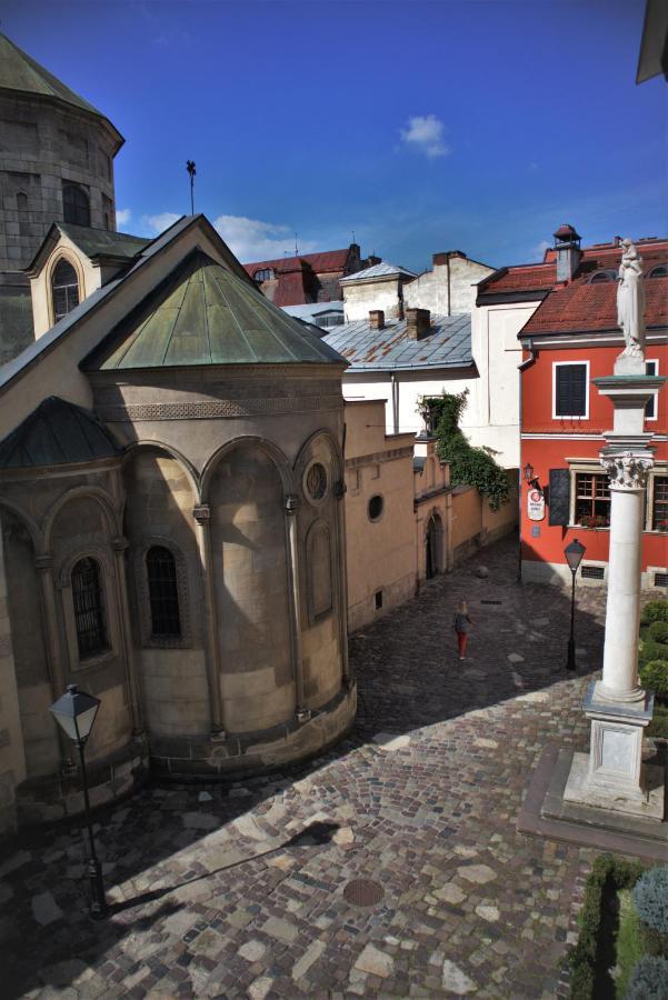 вірменський дворик / Armenian Courtyard Apartment Lviv